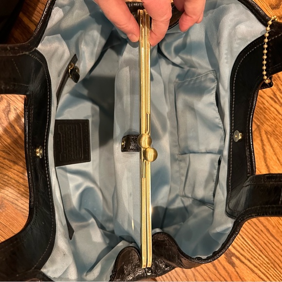 COACH Ergo Hobo with Kiss lock - Picture 5 of 7